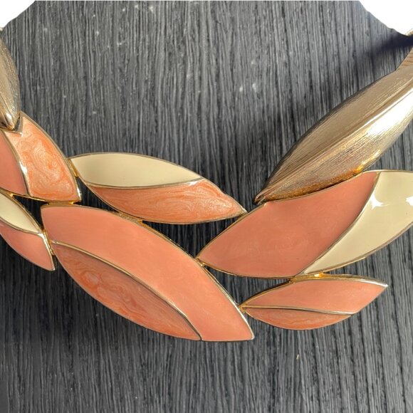 Vintage TRIFARI Coral Leaf Enamel Bib Necklace Gorgeous Choker Jewelry Chunky - Picture 2 of 11